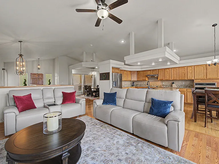 4617 Bridle Pass Dr — Photo 6
