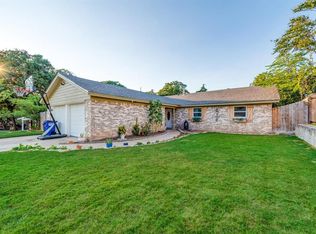 1900 Mary Dr, Euless, TX 76040