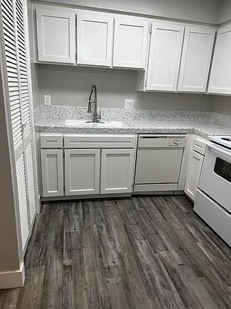 Northbrook Apartments — Photo 4
