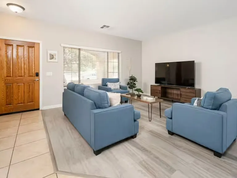 989 E Narrowleaf Ct — Photo 2