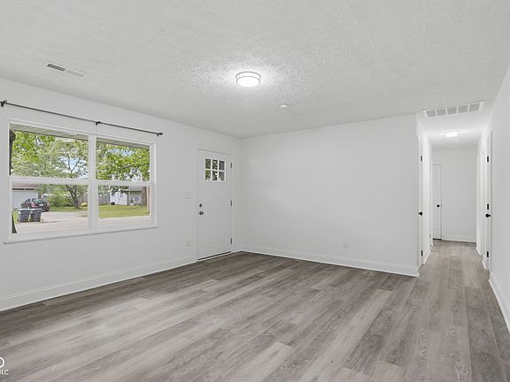 4th image of 1225 Ridge Top Dr