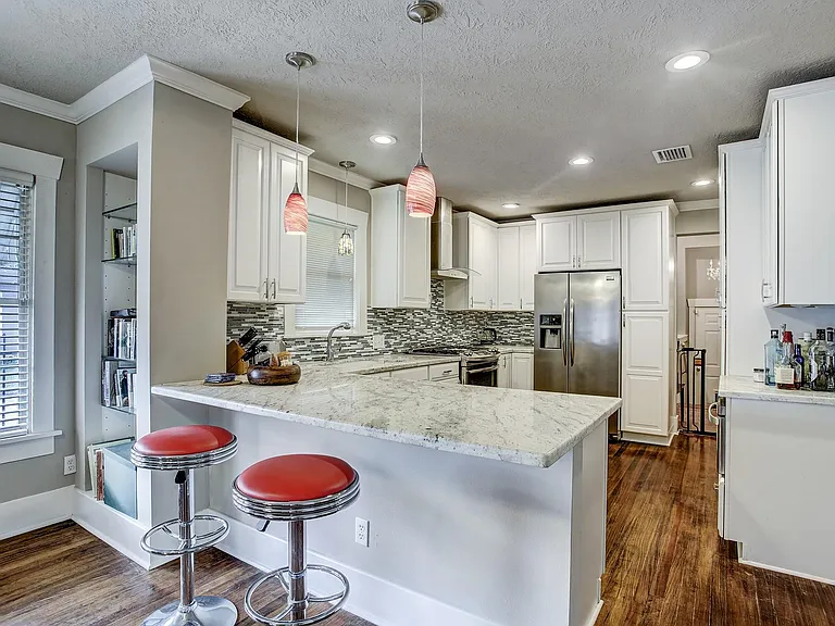 801 Le Green St — Photo 3