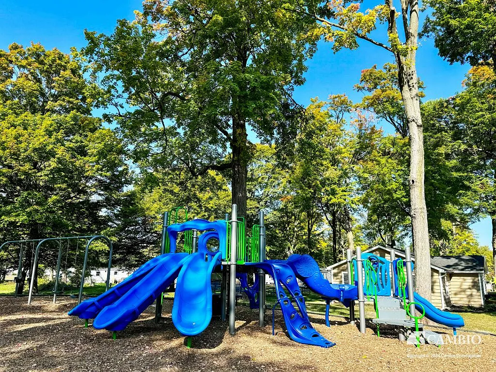 Colonial Acres — Photo 4