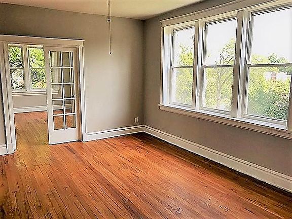 3rd image of 3308 Russell Blvd APT B