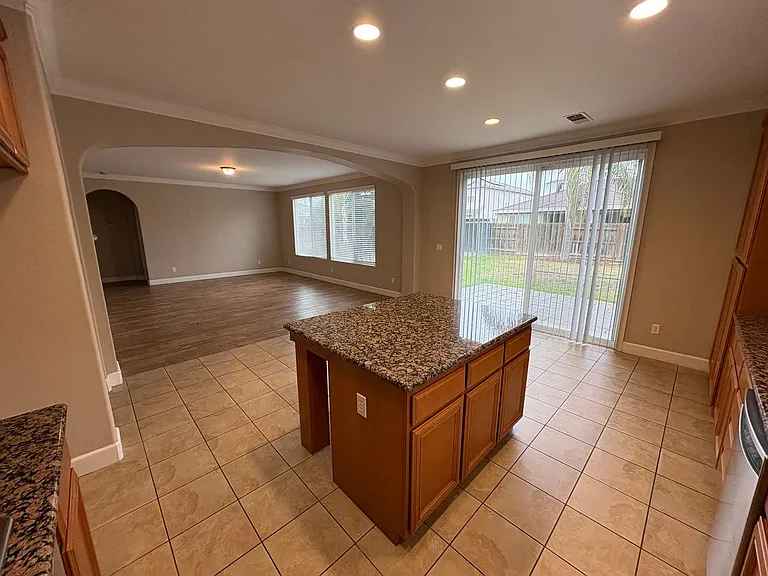 3116 W Buena Vista Ave — Photo 22
