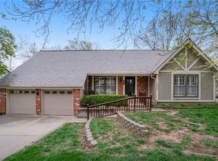 9031 Greenway Ln, Lenexa, KS 66215