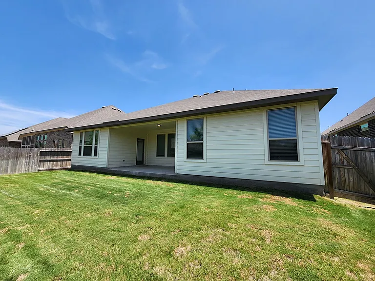 1331 Gruene Glen St — Photo 36