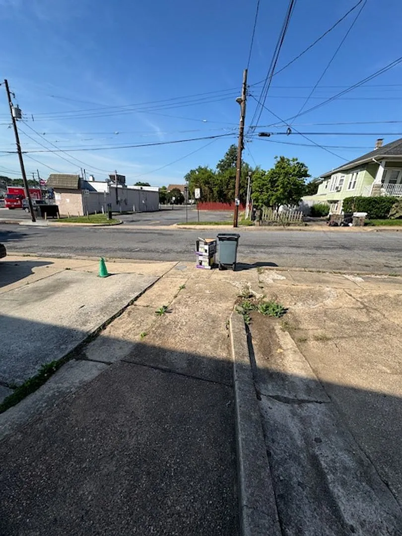 1332 Stevens Ave — Photo 2