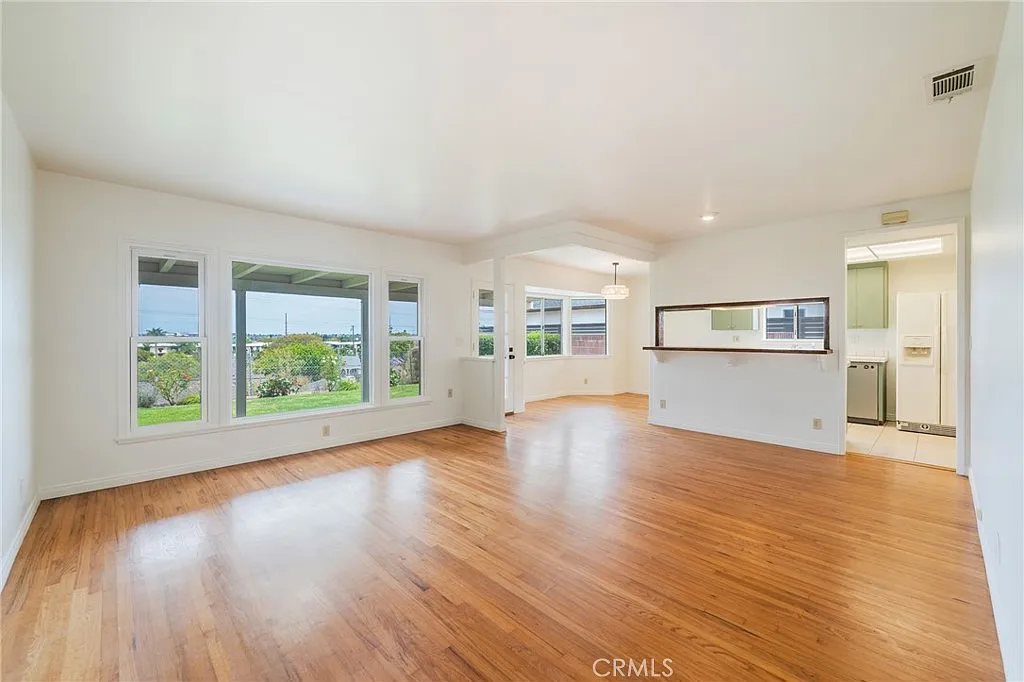 3 bed, 1244 sqft, $5,250 — Photo 3