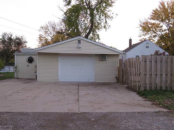 2nd image of 216 N Wilson Blvd