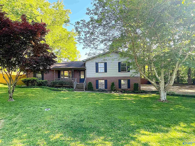 204 Roy Dr — Photo 1