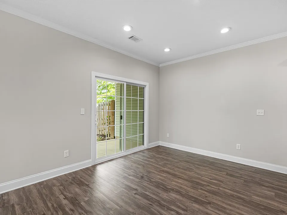 659 Aberdeen Cir
