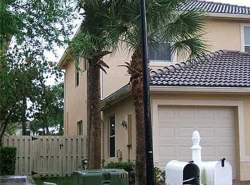 2nd image of 4802 Victoria Cir