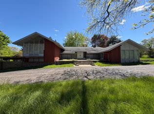 1322 Woodkrest Dr, Flint, MI 48532