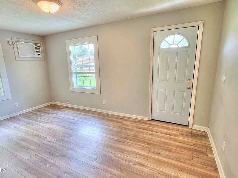 9248 9th Ave — Photo 29