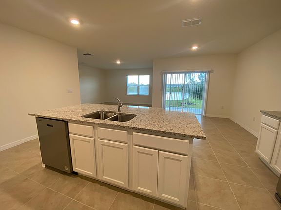 4th image of 405 Noble Ave