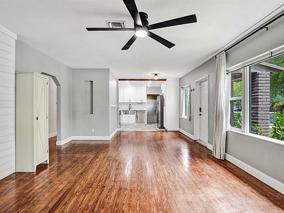 5th image of 618 NE 35th Street