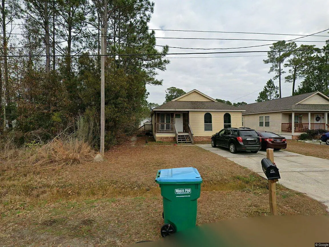 3 bed, 1400 sqft, $1,600 — Photo 1