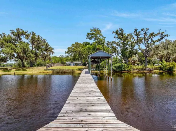 7631 Petersen Point Rd, Milton, FL 32583