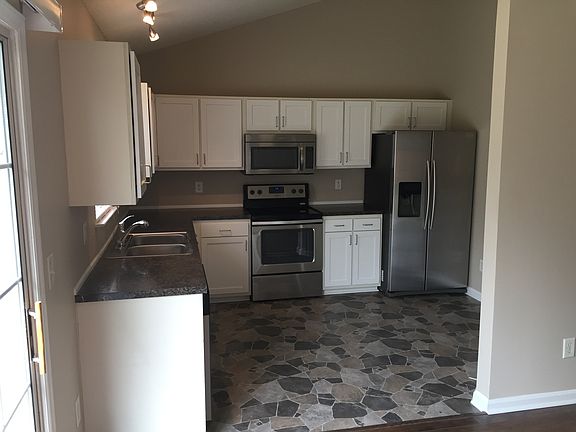 4th image of 1800 Bellwick Dr
