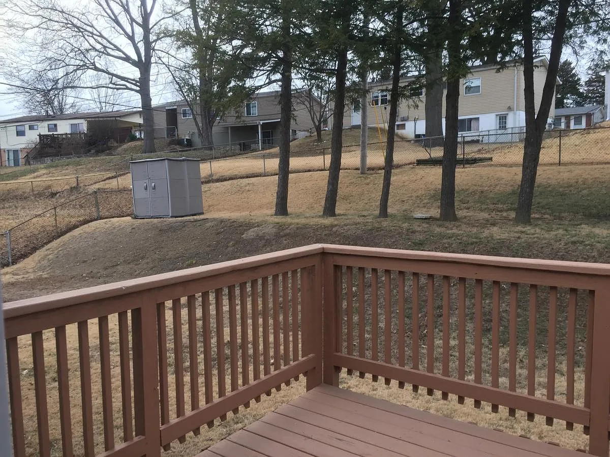 3 bed, 1.5 bath, 1036 sqft, $1,900 — Photo 2
