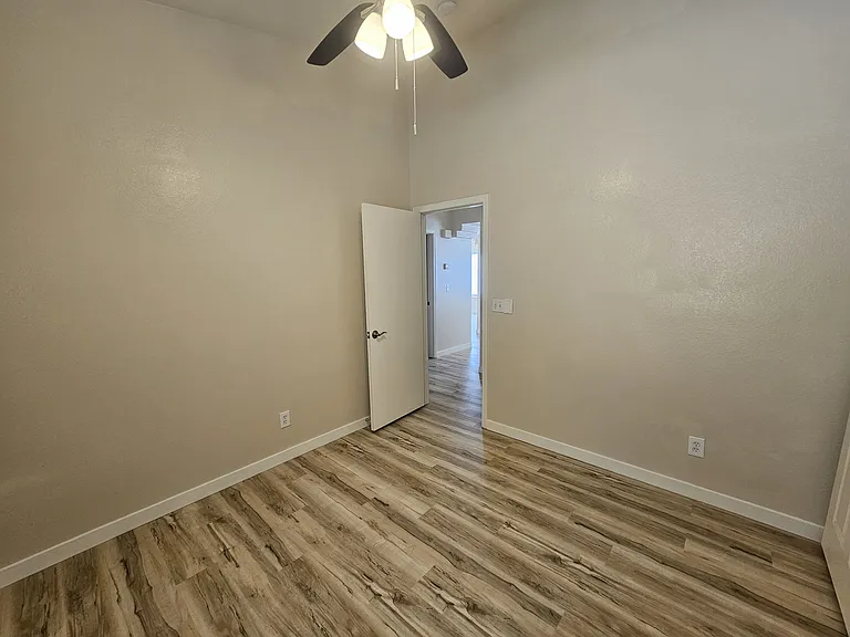 1526 Woodward Heights Way — Photo 3