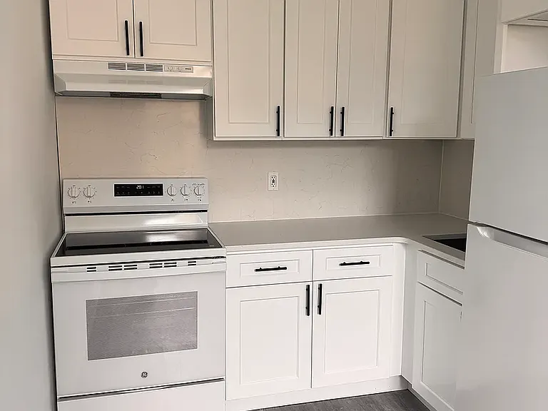 41-40 40th St #D3 — Photo 3