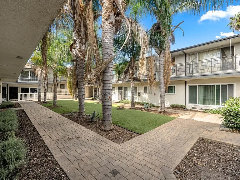 4050 Stevely Ave — Photo 10