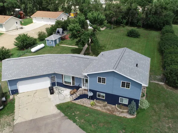 13927 Town And Country South Ct, Williston, ND 58801