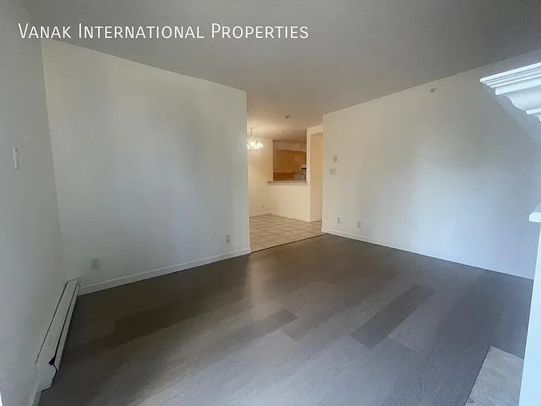 137 W 17th St #205 — Photo 5