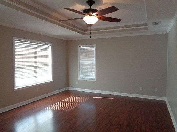 2nd image of 4300 Wisteria Ln