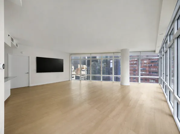 207 E 57th St APT 16A, New York, NY 10022