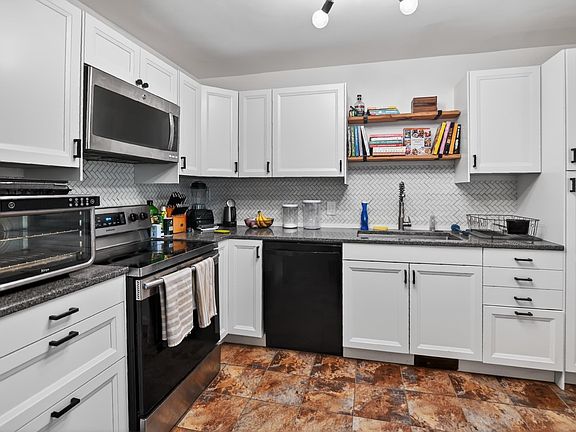 5th image of 6 Westover Ct