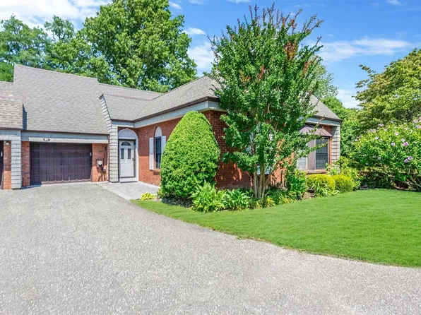 91 Harbour Lane #91, Bay Shore, NY 11706