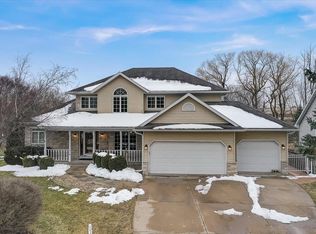 214 Fairbrook Dr, Waunakee, WI 53597