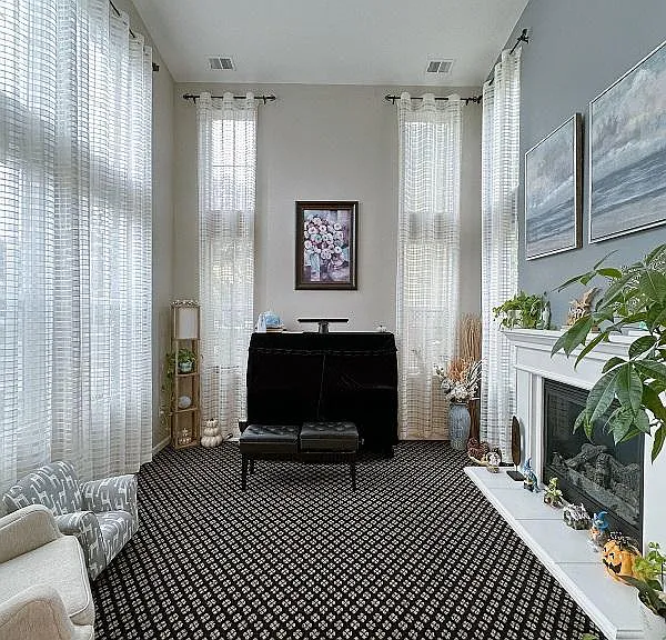 1388 Thornbury Ln — Photo 3