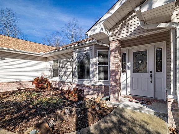 4th image of 44 Escuadron Ln