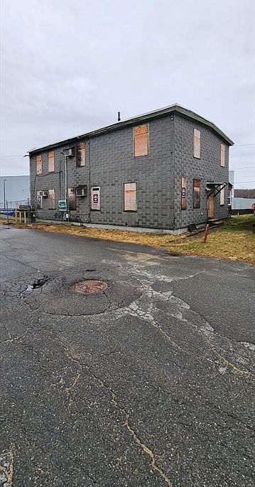 2nd image of 118-120 Intervale Rd