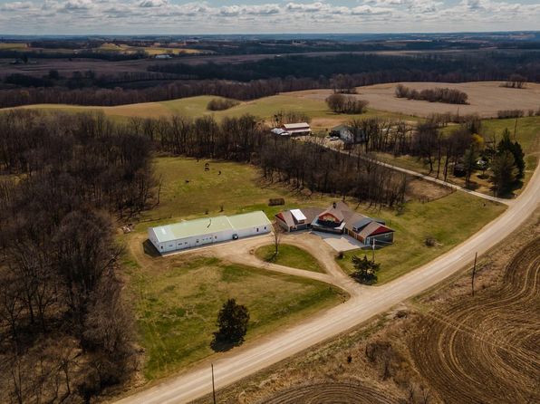685 Bear Hollow Rd, Waukon, IA 52172