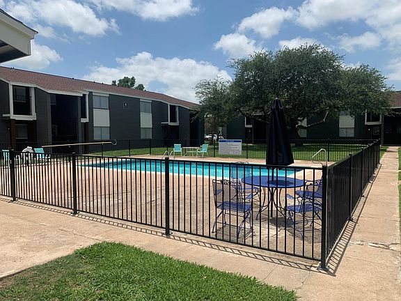 2nd image of 4408 Hiram Brandon Dr