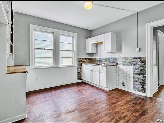 2nd image of 480 E Ferry St