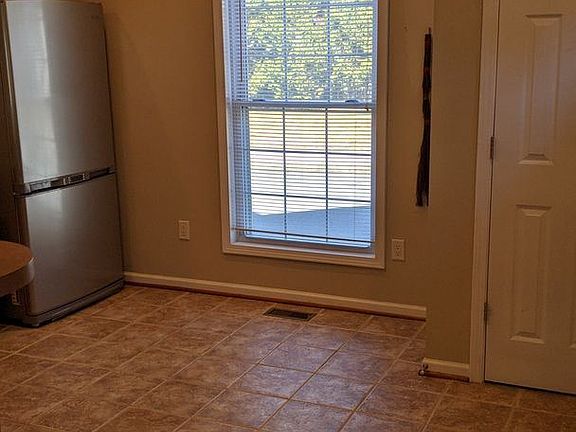 4th image of 84 Turnabout Ln
