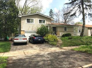 940 Valley Stream Dr, Wheeling, IL 60090