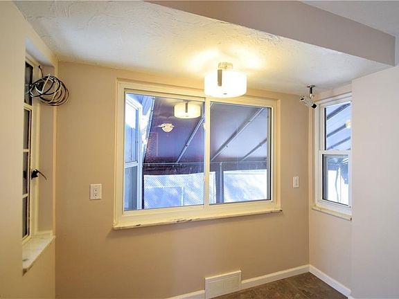 5th image of 5910 Hollywood Dr