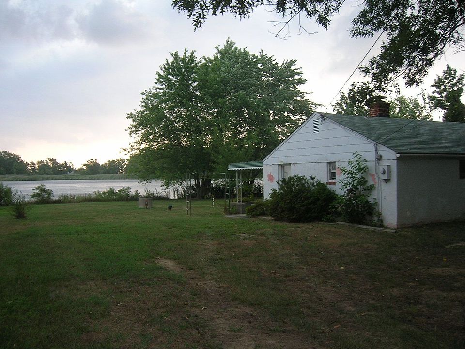 2nd image of 7653 Lake Dr