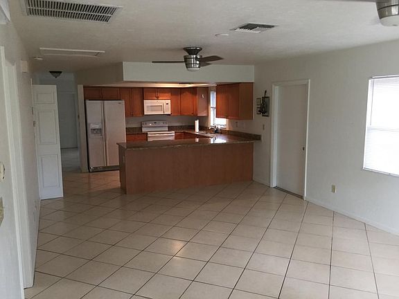 Kitchen/ Living Room