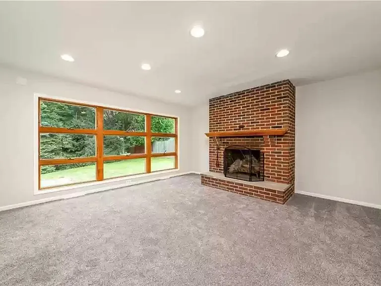 828 Pallas Dr — Photo 19