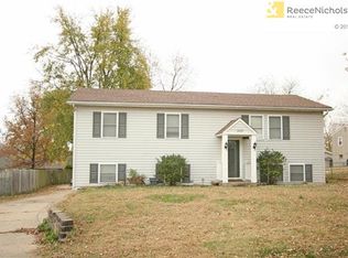 1005 NE Westwind Ct, Lees Summit, MO 64086