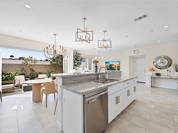 2nd image of 2573 Elden Ave #D
