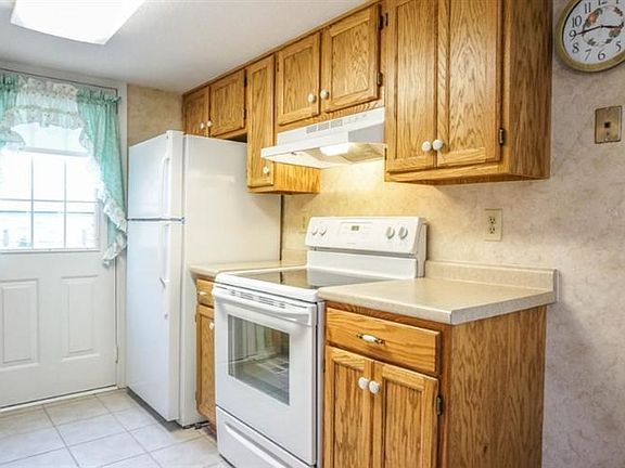 4th image of 4745 Pinecroft Ct